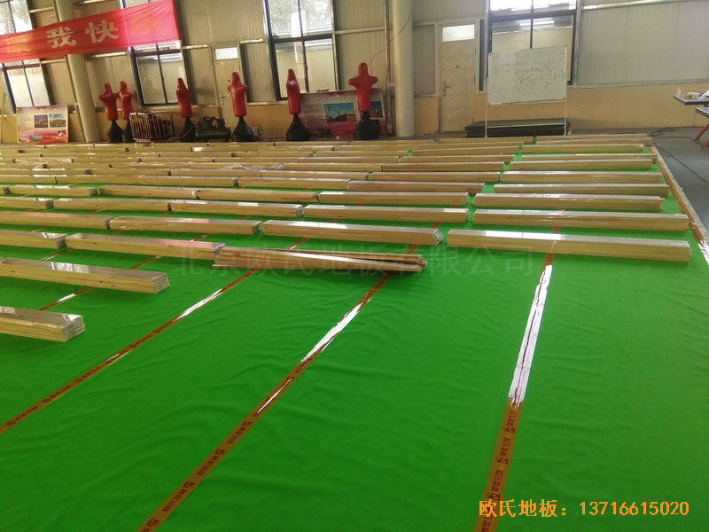 江蘇虎腰村愛爾行業(yè)學(xué)校運(yùn)動(dòng)館運(yùn)動(dòng)地板安裝案例3