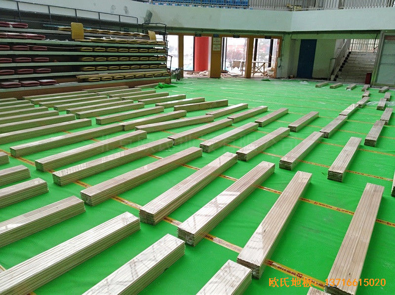 鄭州工業(yè)應(yīng)用技術(shù)學(xué)院體育館運(yùn)動(dòng)木地板施工案例2