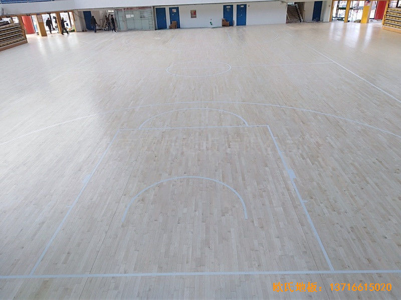 鄭州工業(yè)應(yīng)用技術(shù)學(xué)院體育館運(yùn)動(dòng)木地板施工案例5