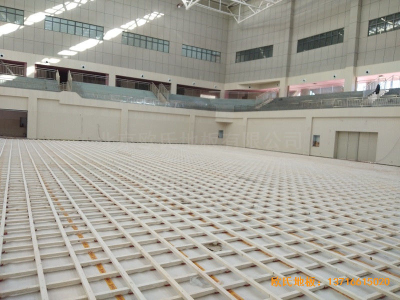 云南紅河州財經(jīng)大學(xué)體育館運(yùn)動木地板鋪裝案例2