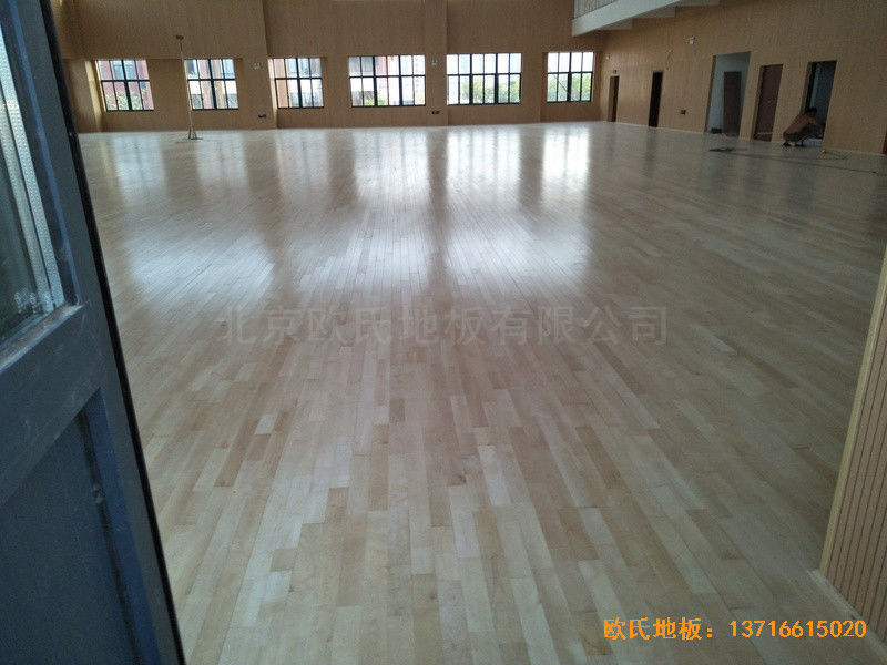 上海松江區(qū)佘北學(xué)校運(yùn)動(dòng)館運(yùn)動(dòng)地板安裝案例4