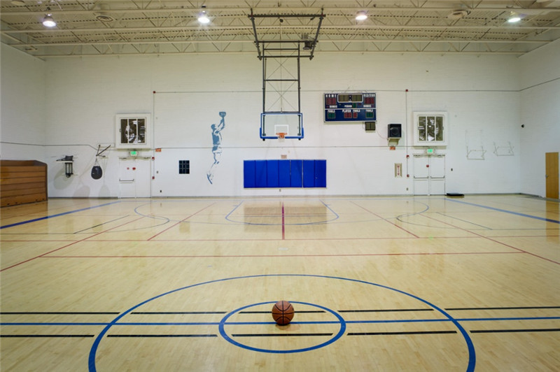 上海運(yùn)動(dòng)木地板，轉(zhuǎn)了三圈還是選它