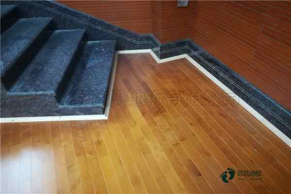 運動館室內(nèi)實木地板3