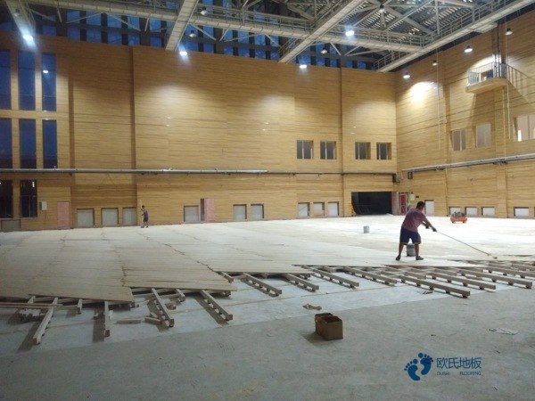 購(gòu)買(mǎi)體育場(chǎng)地地板哪個(gè)牌子較好1
