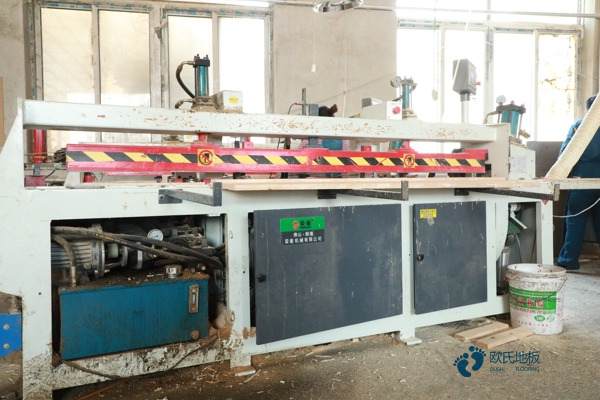 運(yùn)動木地板起頭安裝方法3