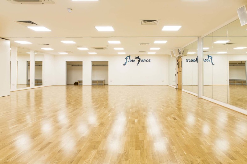 學(xué)校松木舞臺(tái)體育場(chǎng)館木地板施工2