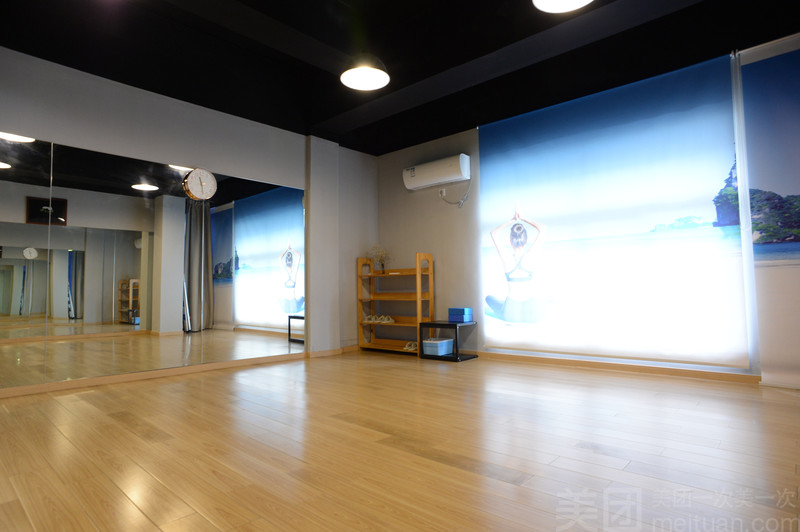 松木舞臺運(yùn)動(dòng)場館木地板施工1