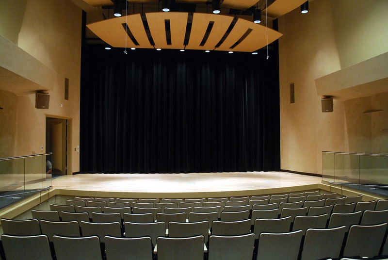 松木舞臺運(yùn)動(dòng)場館木地板施工2