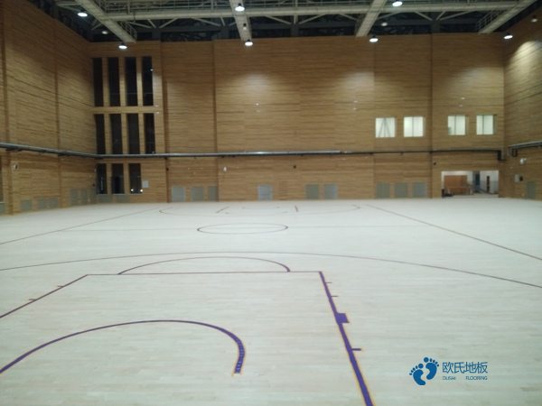 國標(biāo)運(yùn)動籃球木地板報(bào)價(jià)