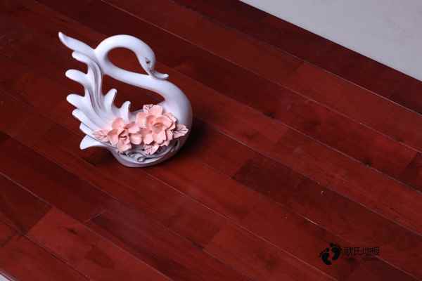 楓木運(yùn)動(dòng)籃球木地板價(jià)格多少錢