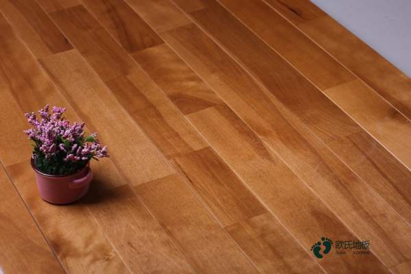 學(xué)?；@球場地木地板的功能1