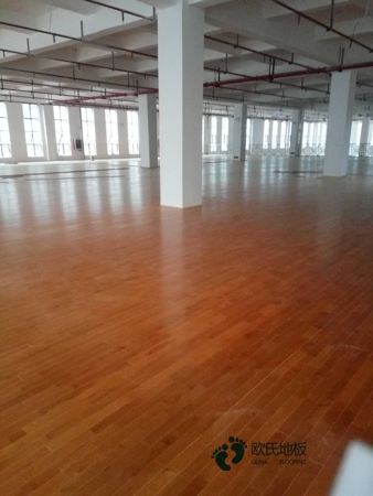 楓樺木運(yùn)動籃球木地板價錢